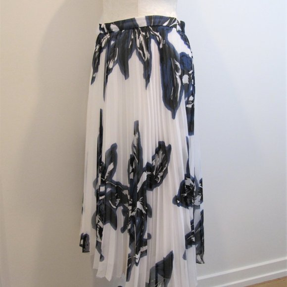 Banana Republic White & Blue Floral Pleated Chiffon Midi Skirt, Size P8 - Picture 4 of 9